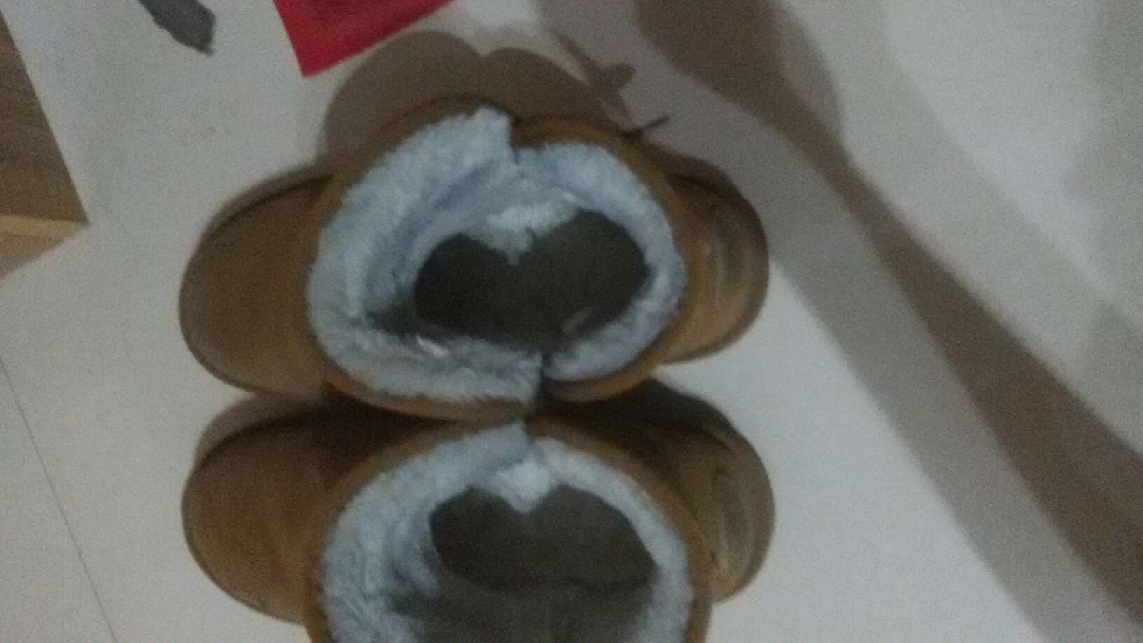 穿了一段时间才来评价的,鞋不错,轻便,舒适,暖和,很满意的一次购物。关注此店了。若有好物还会购买。