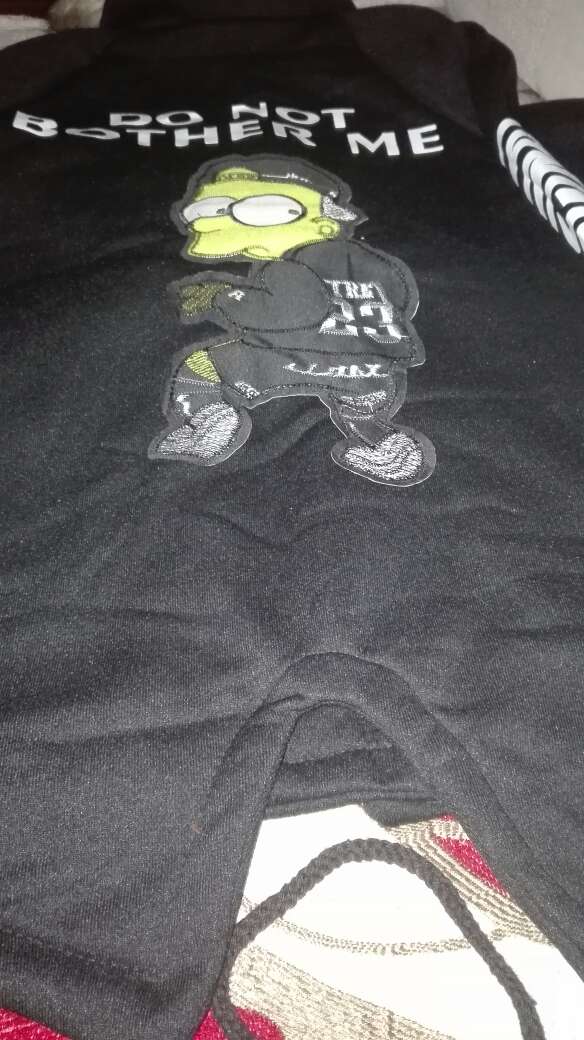 因为是自营才买的,结果很失望,等了三天才发货,衣服质量不好,很薄,和图片不符,袖子太短,做工太差,不平整有很多线头,还不如地摊货,嫌麻烦就不退货了,花钱买教训吧。