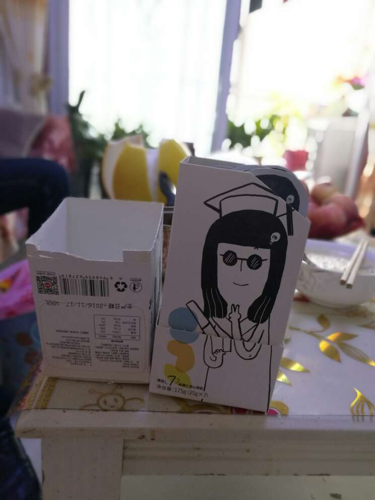 包装很有创意,一条里面多种果仁,挺好的,两个礼盒给我妈吃的,不知道什么味。