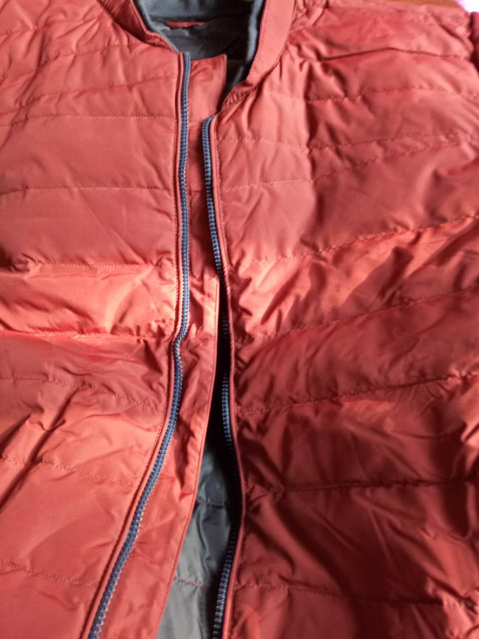 实物与收到的衣服款式不对