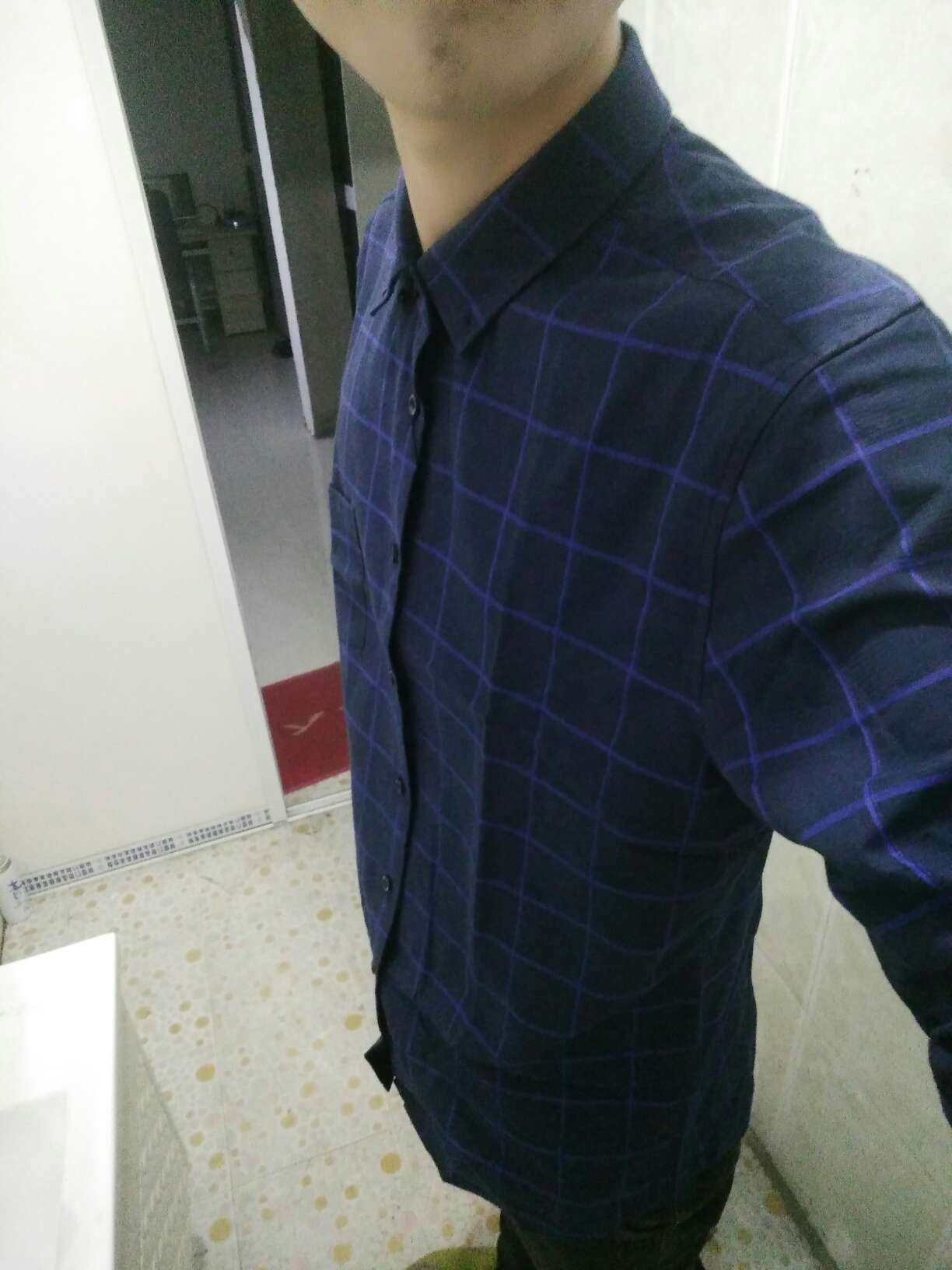 是修身的,不是加厚的,*也值这个价格了,洗过不知道会不会褶皱