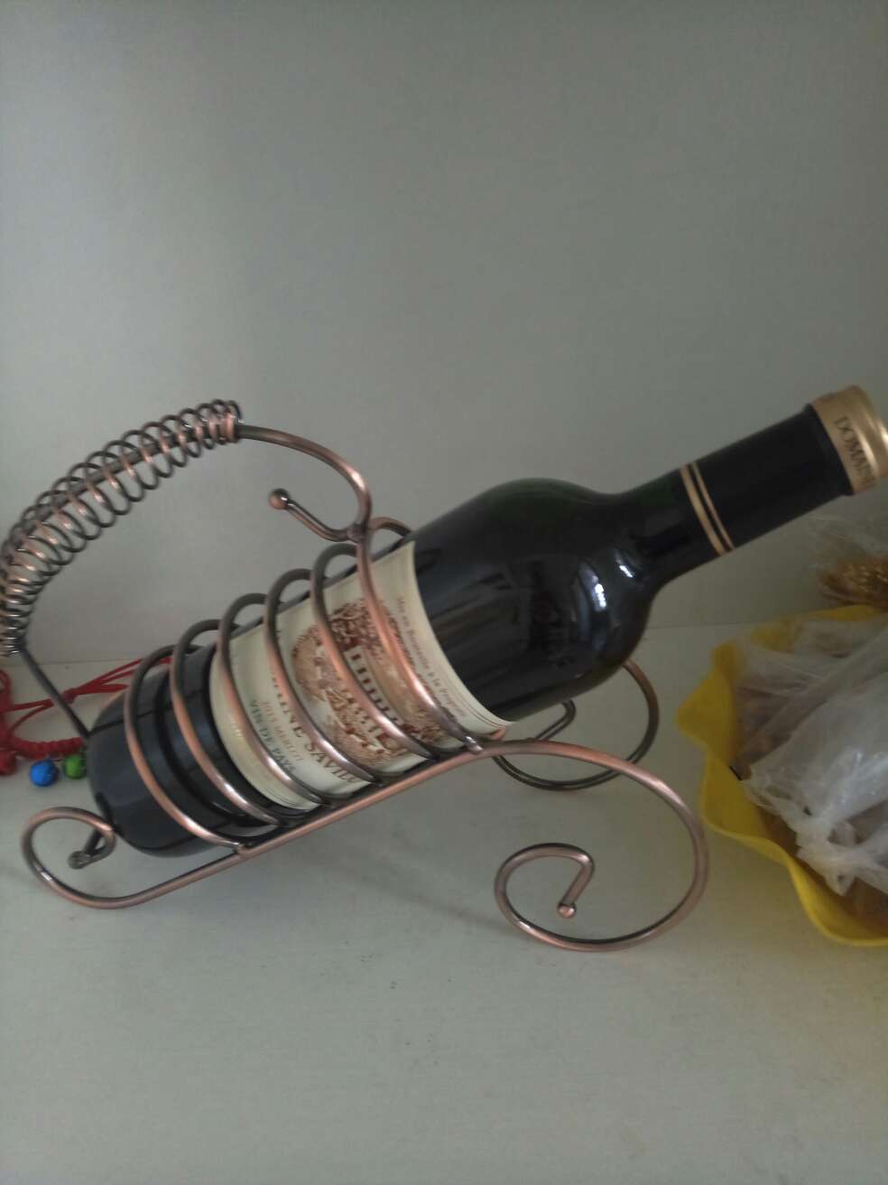 过年喝了一瓶了,味道还可以,剩了一瓶放家里放饰品摆设