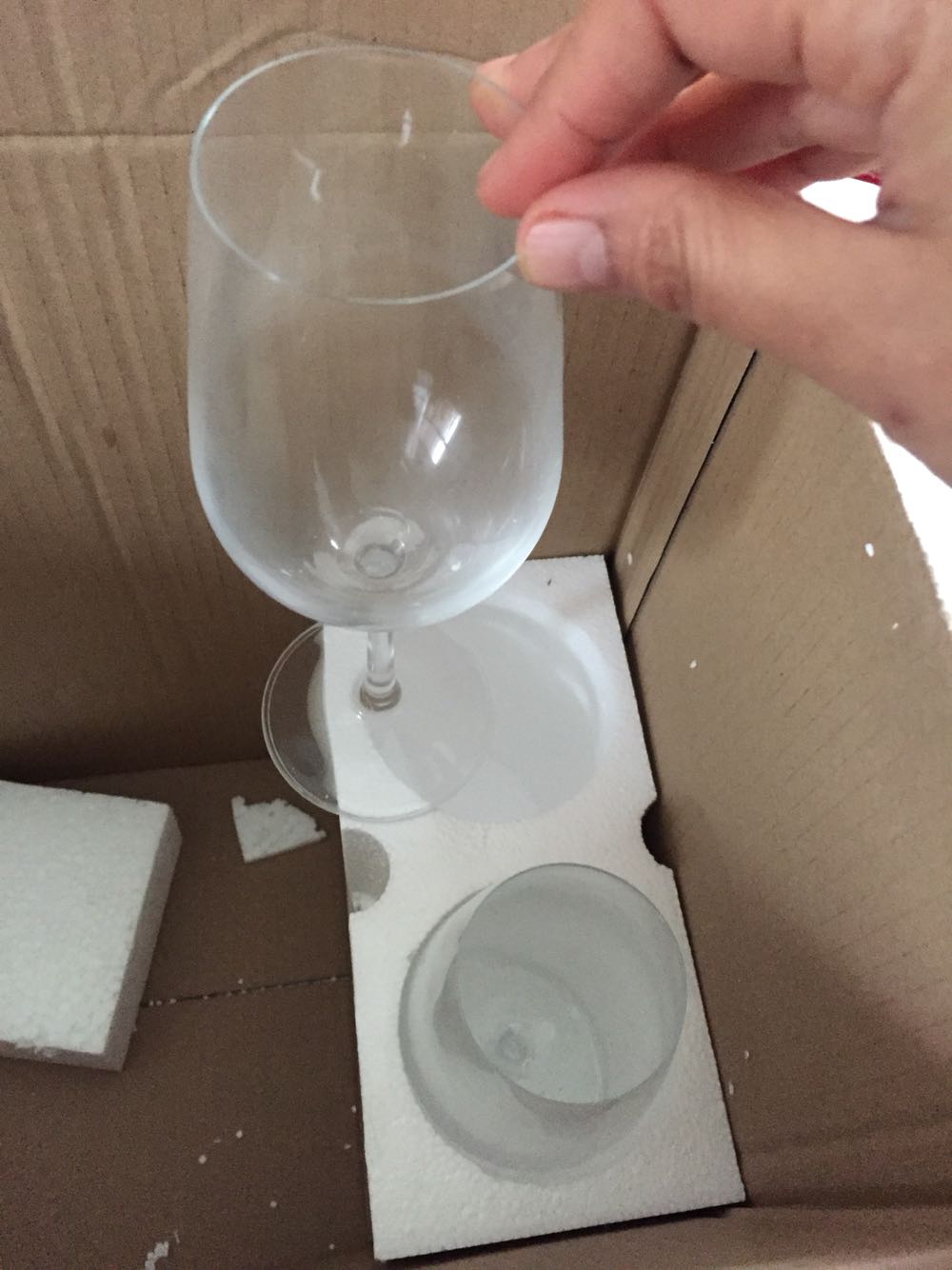 为了要个醒酒器买的,酒没有喝的,就是醒酒器没有手把。