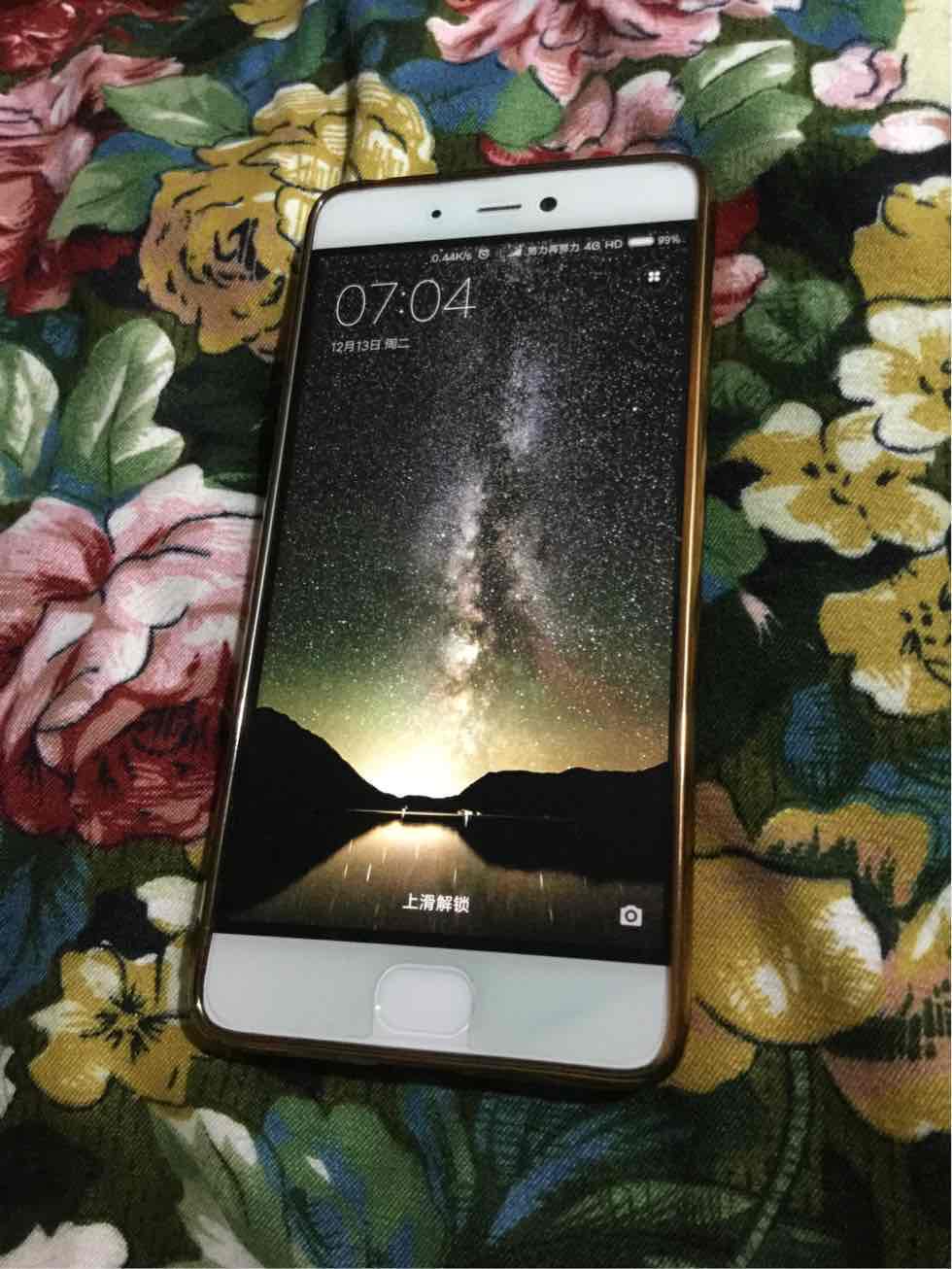 用了一段时间了,主要问题就是指纹不是那么灵敏,跟手指干燥有一定关系。其他都不错,再要换手机还是选小米。