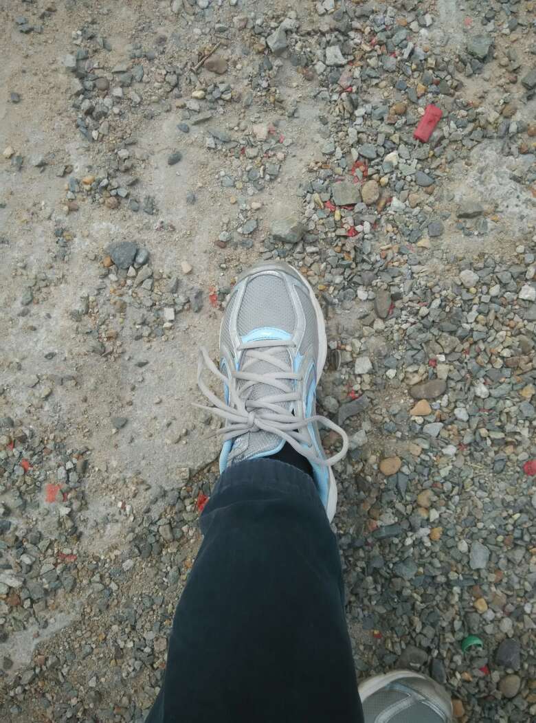 鞋已穿一段时间才评论,穿的舒服,但有点味道