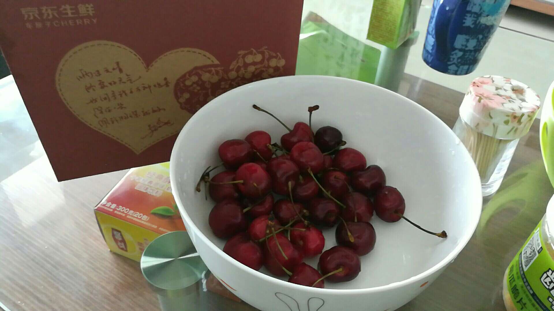 可以,烂了几颗,但是足称的。太容易吃完了。
