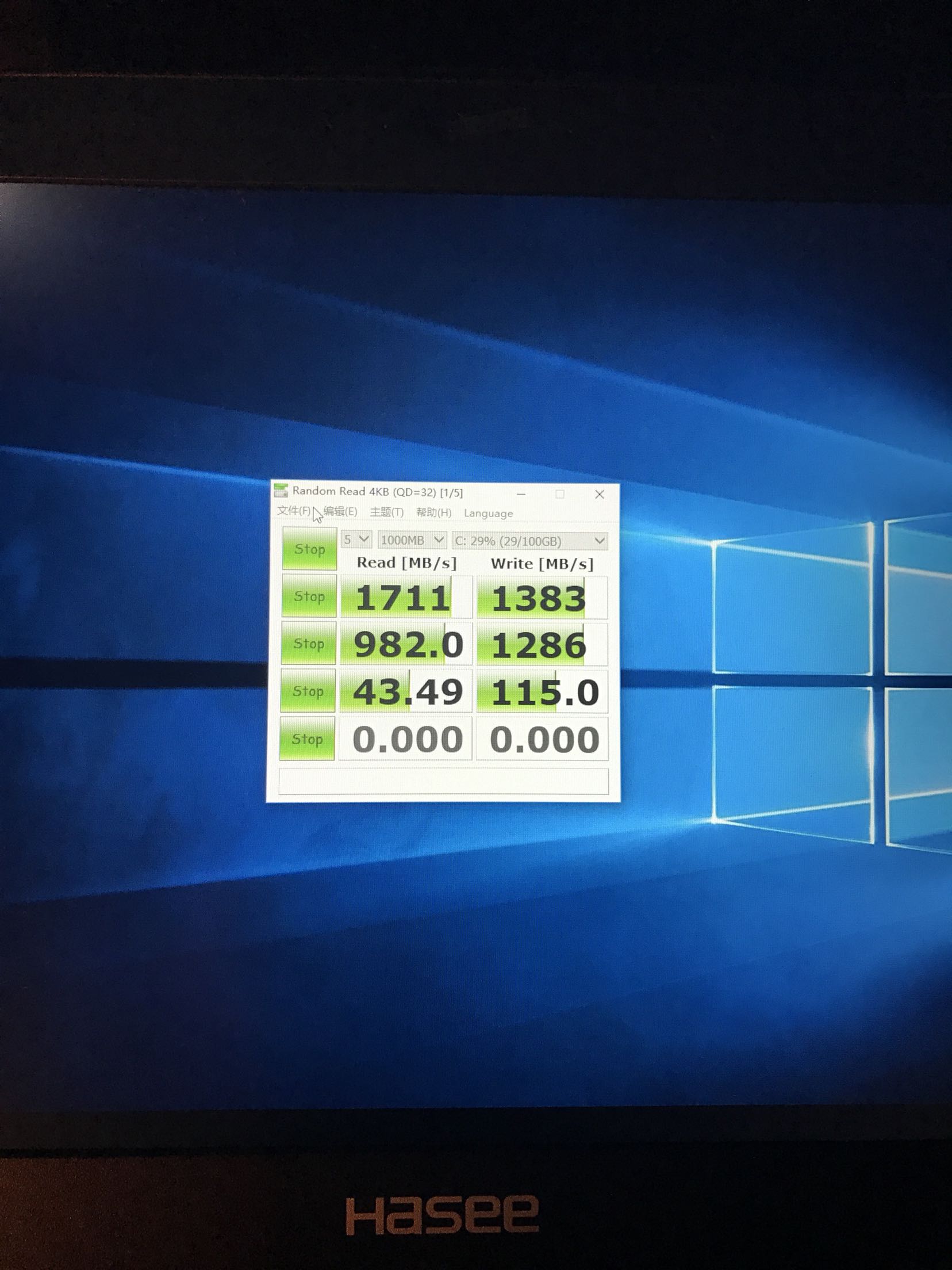 不知道为什么读取速度只能上1700不能达到标称的2500!不过还是给好评推荐购买!