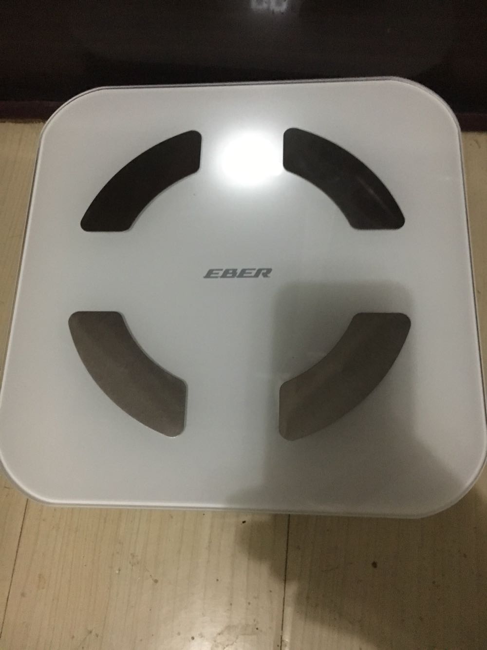 还是很精准的,白色的美观,干净...
