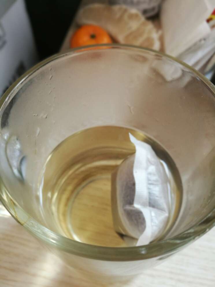 这个是开水泡的,也太淡了吧。这算烘培过的,我看是像泡过的差不多。