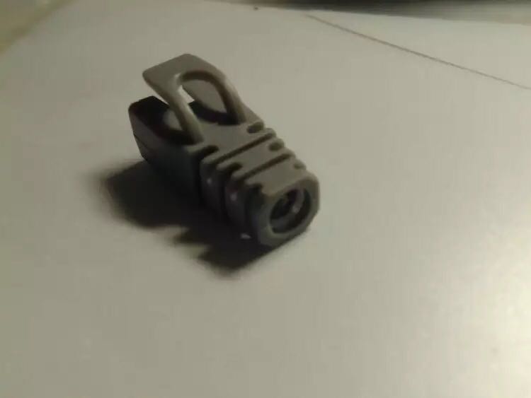 用的时候用热水烫一下,后面就好套了。