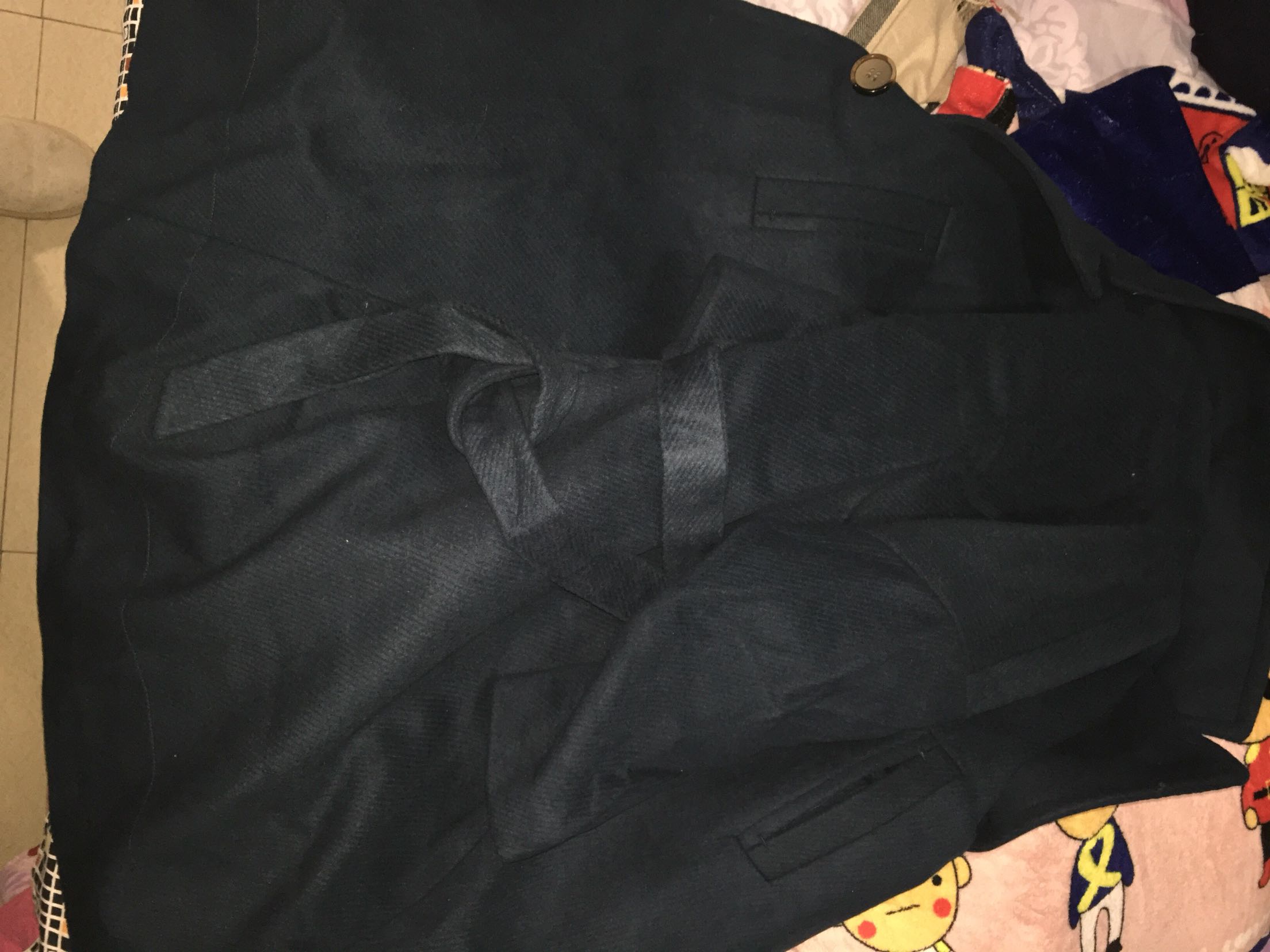 确实比较大,不是常见的藏青色。