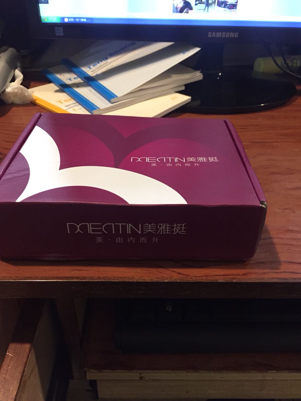 大小刚合适,颜色跟图一样好看,价格也很完美,