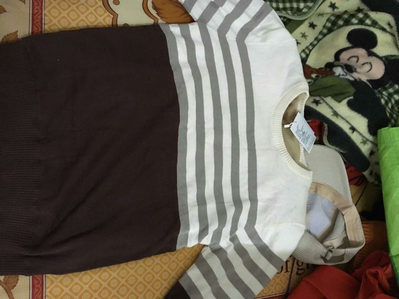 衣服还是好暖和的 感觉不怎么好看
