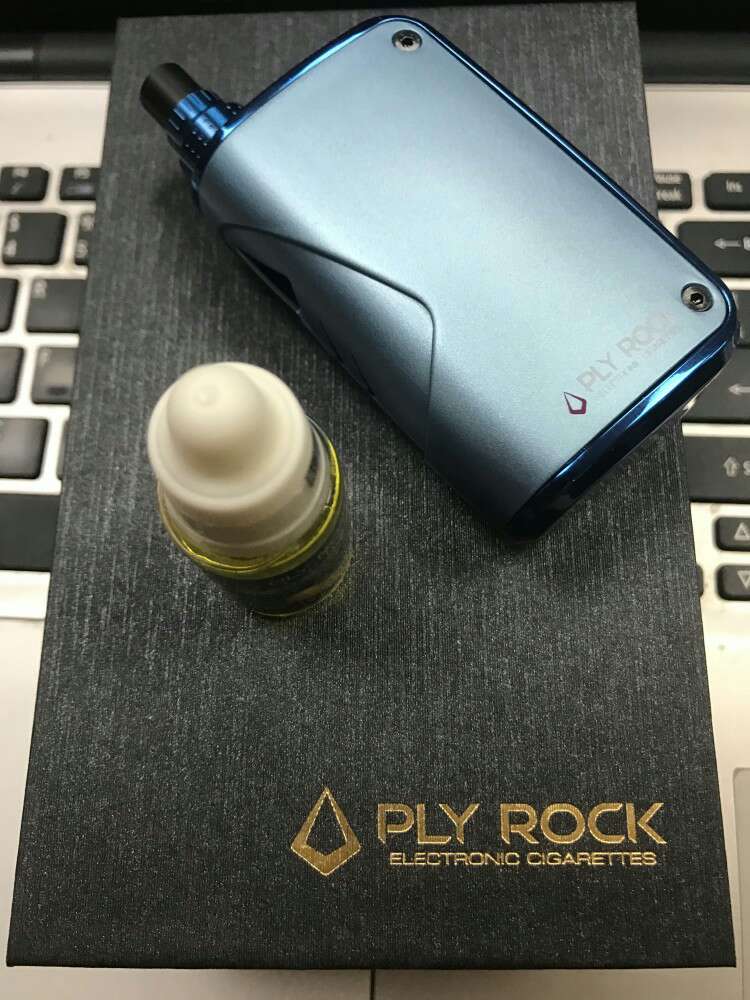 电子烟外观好看,质量很好,买给老爸的,性价比高,希望可以用它戒烟成功,很满意!