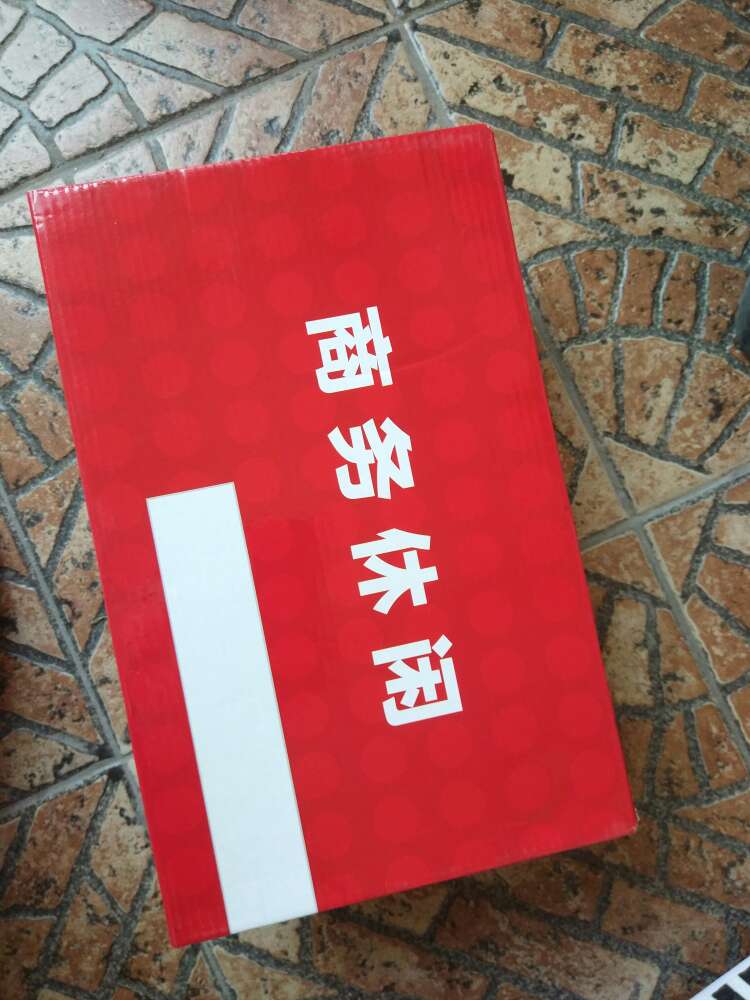 味道有点大,包装很简单。