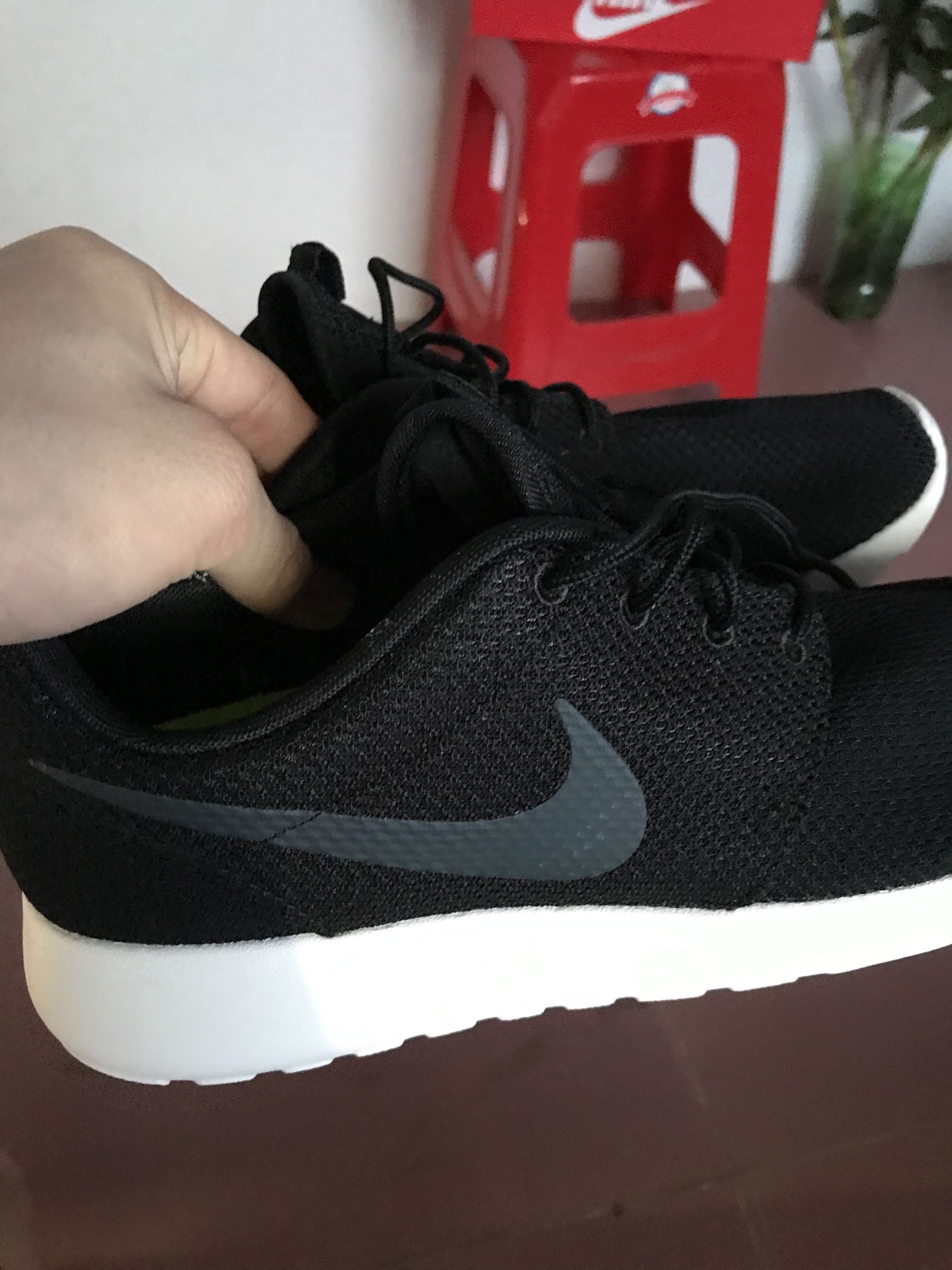 鞋子不咋地,有点磨脚,脚踝也不舒服,很不满意!