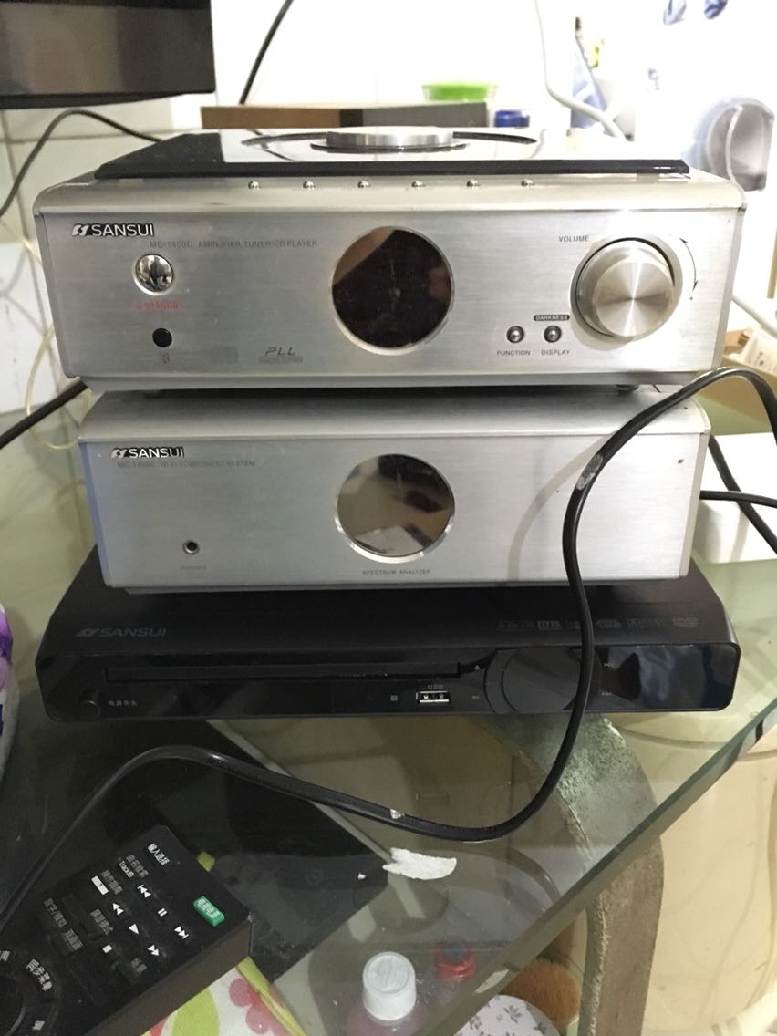 总体说来还是不错的,对得起这个价格,操作简单,画面还可以,音质也行,就是的裸妆来的,包装盒外面,连个外包装箱也没有,好像是25的哦其他物流都好。,后面商标,处有擦痕,高清接口,有锈迹。能用,懒得换了,说呢,说完了。