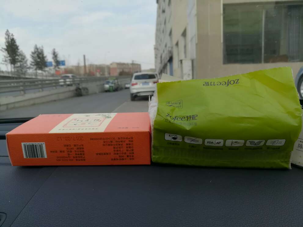 搞错啦,是单饼装,只有个密封袋包装!