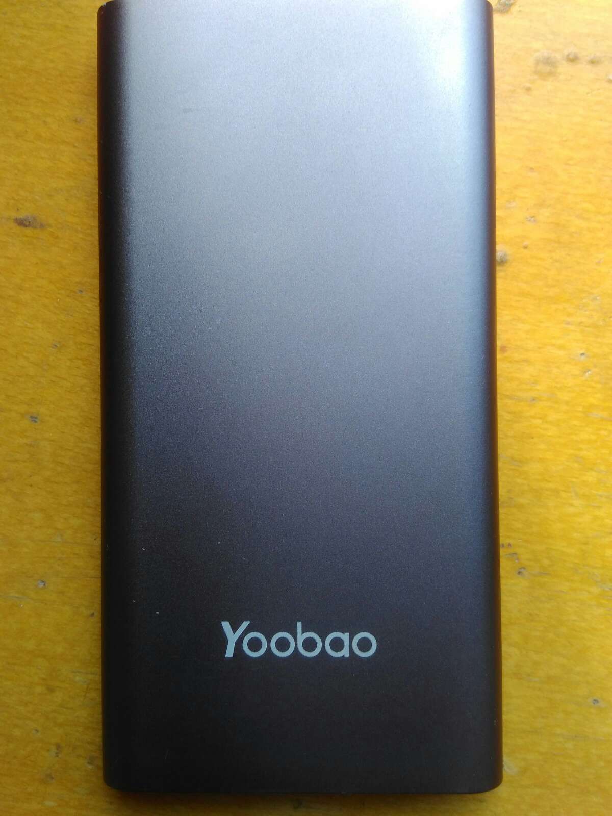 次日达,速度很快,正好赶得上出差,就是没有看清楚介绍,1A的,现在标配不都是2A么?但还好充电挺快的……