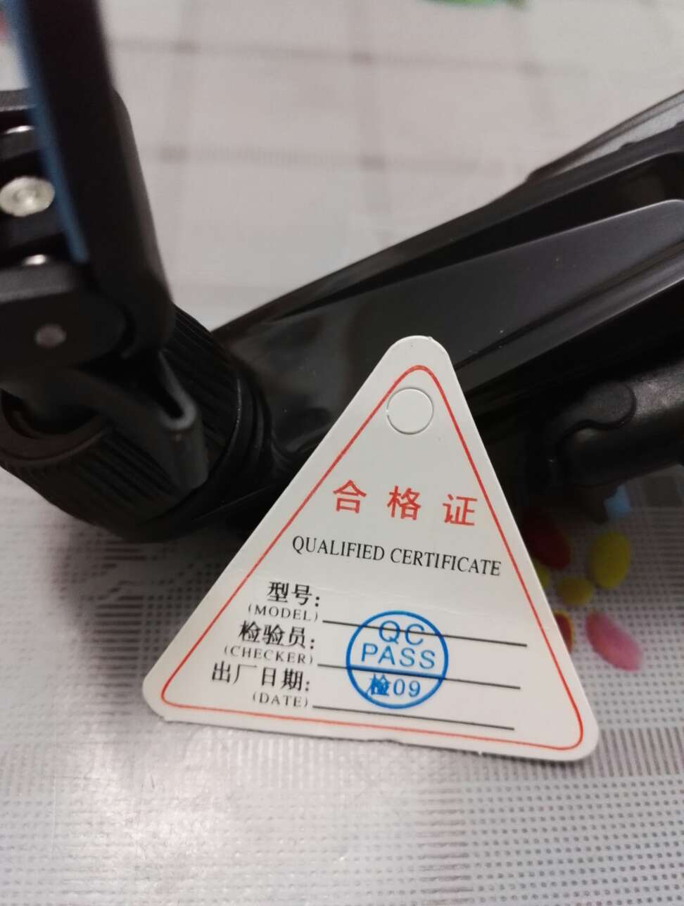 满意,现在中国制作真心不错,手感好,没毛刺。单手可推出调整卡簧。还有合格证,久违了。