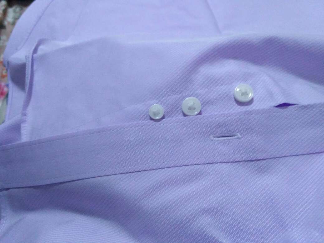 商家服务态度差,不按顾客要求发货,发错了颜色就不说了,海澜之家的设计师都是这样设计衣服的么?一星也不想给!!!