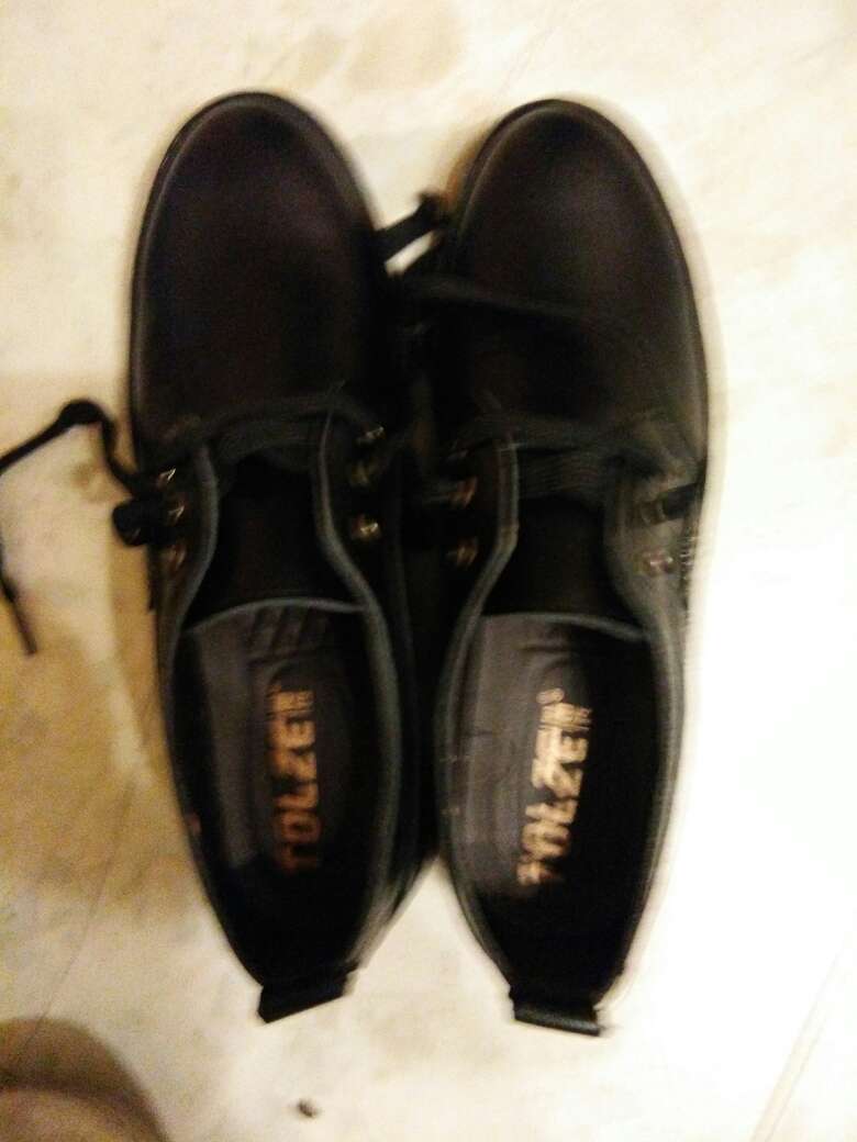 换了一双,卖家服务态度很好,速度也快。好评,满意