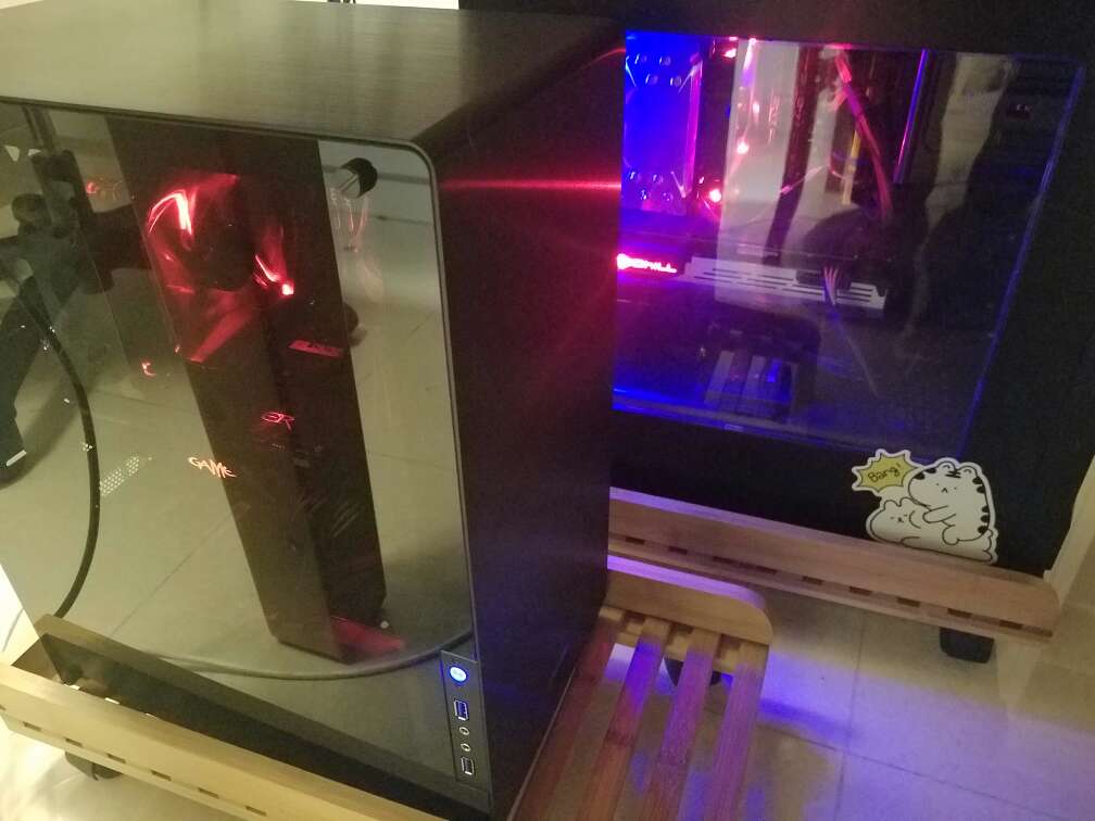 主板还行,看上去挺结实的,就是我插了一个三风扇1060显卡之后,把硬盘sata口挡住了?