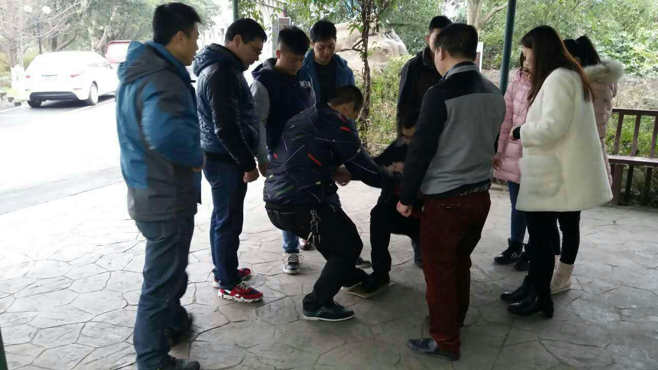 外套穿上去挺好看,穿起来感觉也很舒服