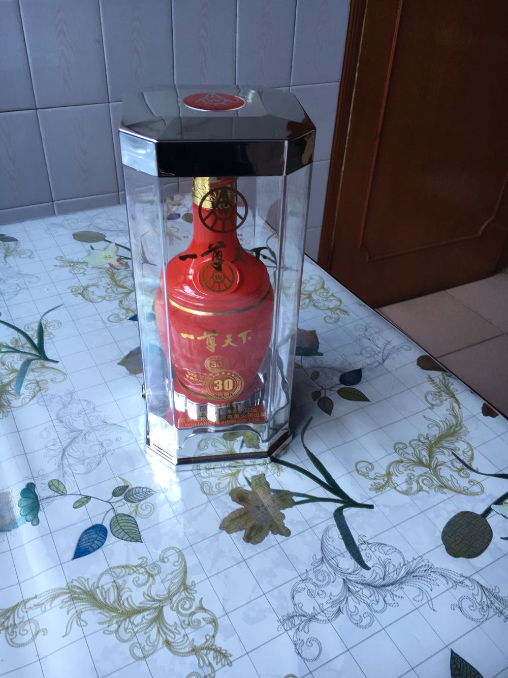 包装挻好看的,酒还没喝,产地不同,味道不知如何,以后追评吧。
