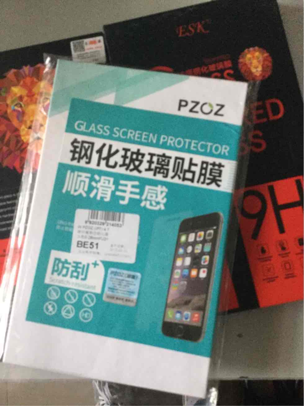 这个膜也是醉了,正面上多个孔,很明显不是iPhone7的贴膜,表示不满意,其他地方完美
