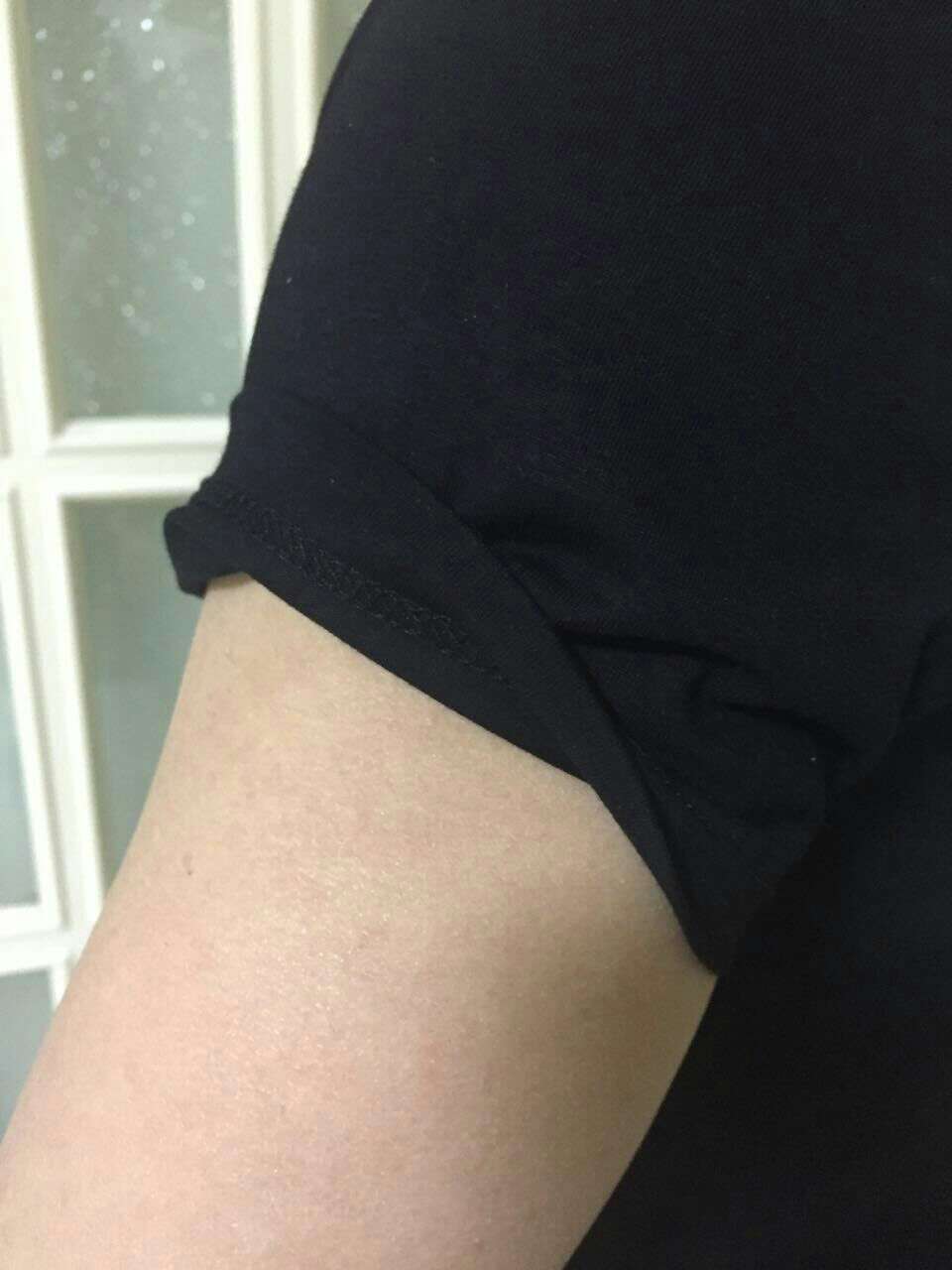 衣服不错,手感\'棒棒哒,细节处理的也很到位,穿着也好看,这个价格很值。感觉T恤都可以外穿,平时打底、在家穿都行。小护士这个牌子果然可以继续入手,好评。