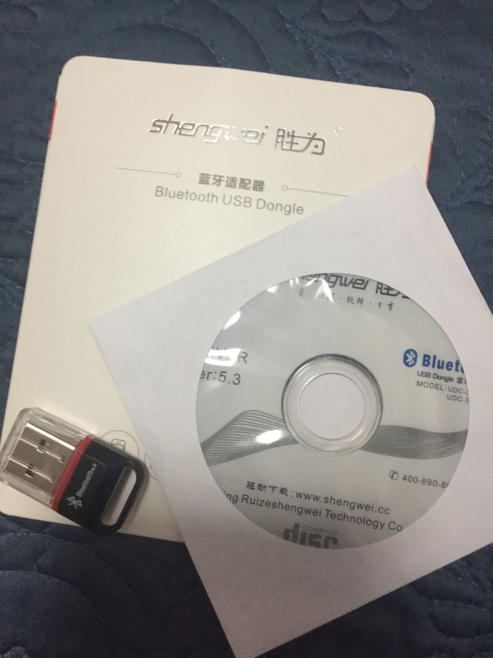驱动很容易装,蓝牙连接也很稳定,不错的小东西。
