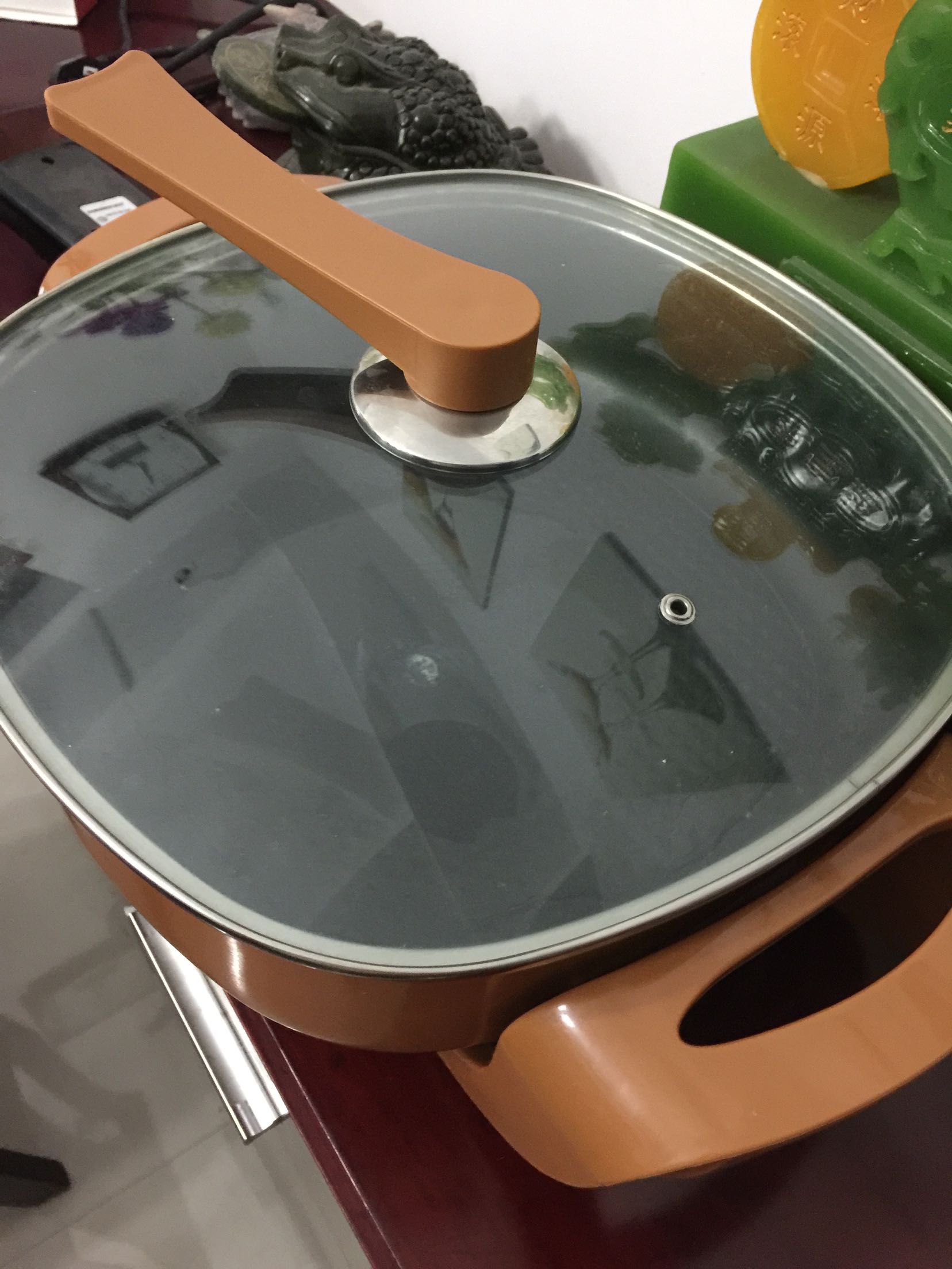 东西不错,物美价廉,回来煮了火锅,挺好用的,送的蒸屉没派上用
