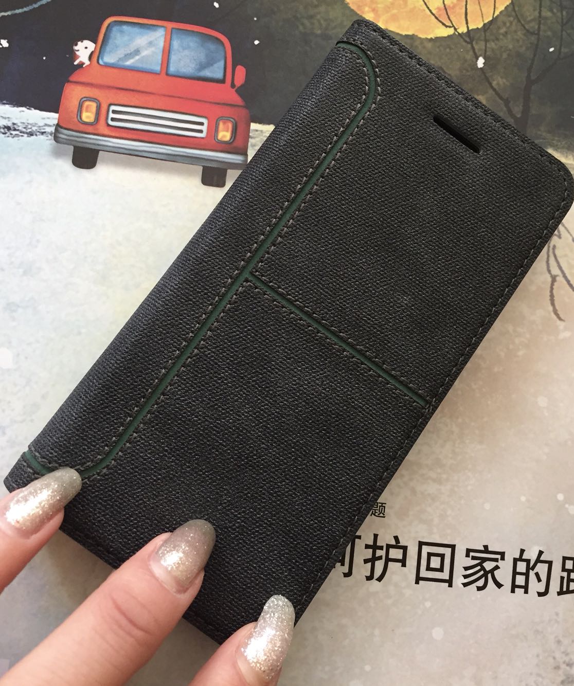 很不错的东东,还可以放点随身钱,卡等,很方便,目前来看质量也不错