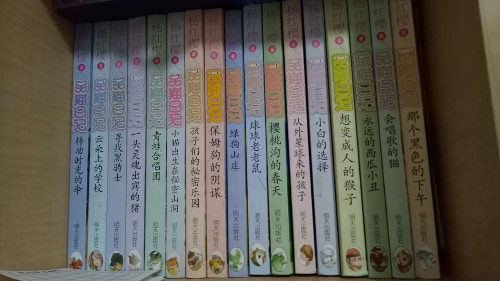 和老师假期推荐书目一起买的,非常有意思,而且可以学到很多知识!纸的质量,排版也都可以,值得购买!下一次搞活动希望力度大些!带同学们在多买些!