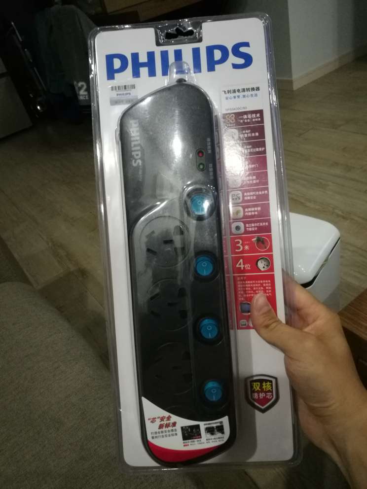 插板很有质感 但是没想到那么大 可能防过载 防雷的零件太大了吧 电视没有电源键 始终不是很放心 买个这种带分控的解决问题了 可惜没有1.8米的了 只能买3米的…多花了30块