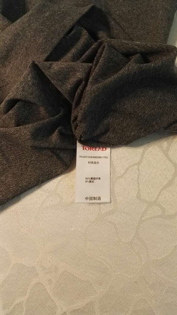 跑步穿的,透气汗湿了也不贴身,很好
