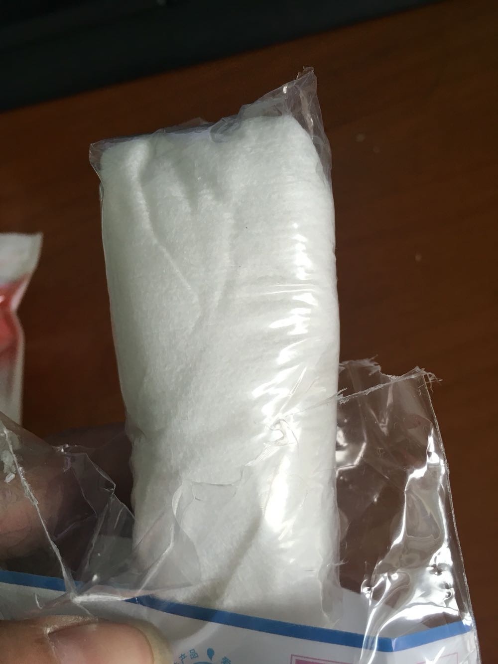 买了同一个牌子不同两种价位,这蓝色包装的是无纺布的。不能洗哈!算下来这个就贵了,如果想纯棉的可以看我拍的另外一款。一个牌子。