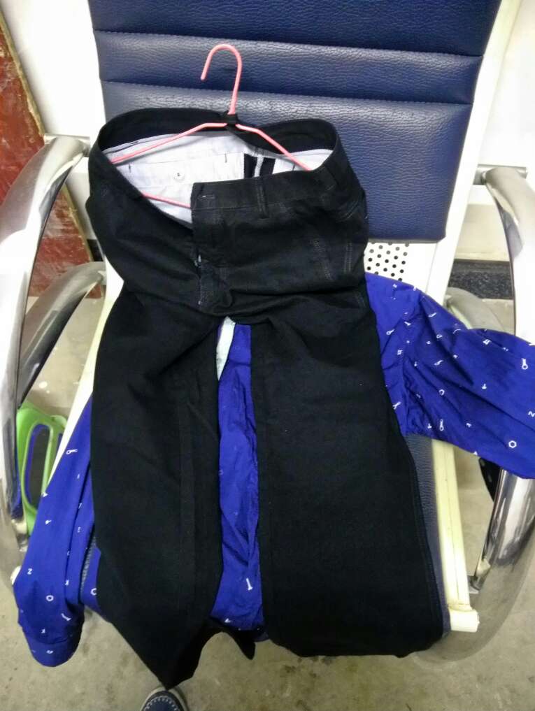 裤子很好,摸着挺舒服没穿过,应该很好穿。