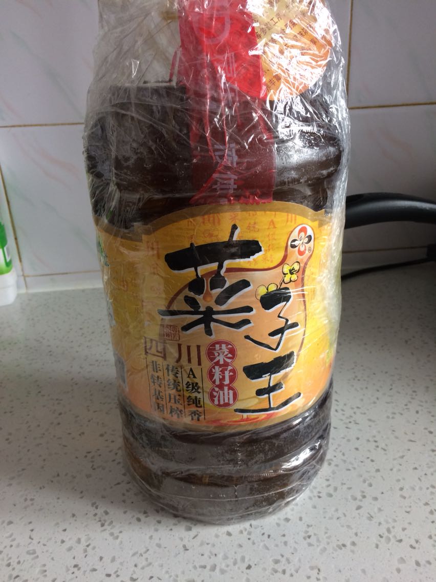 家里人说这个油不错,第一次买,试试看。颜色看起来还是可以的。