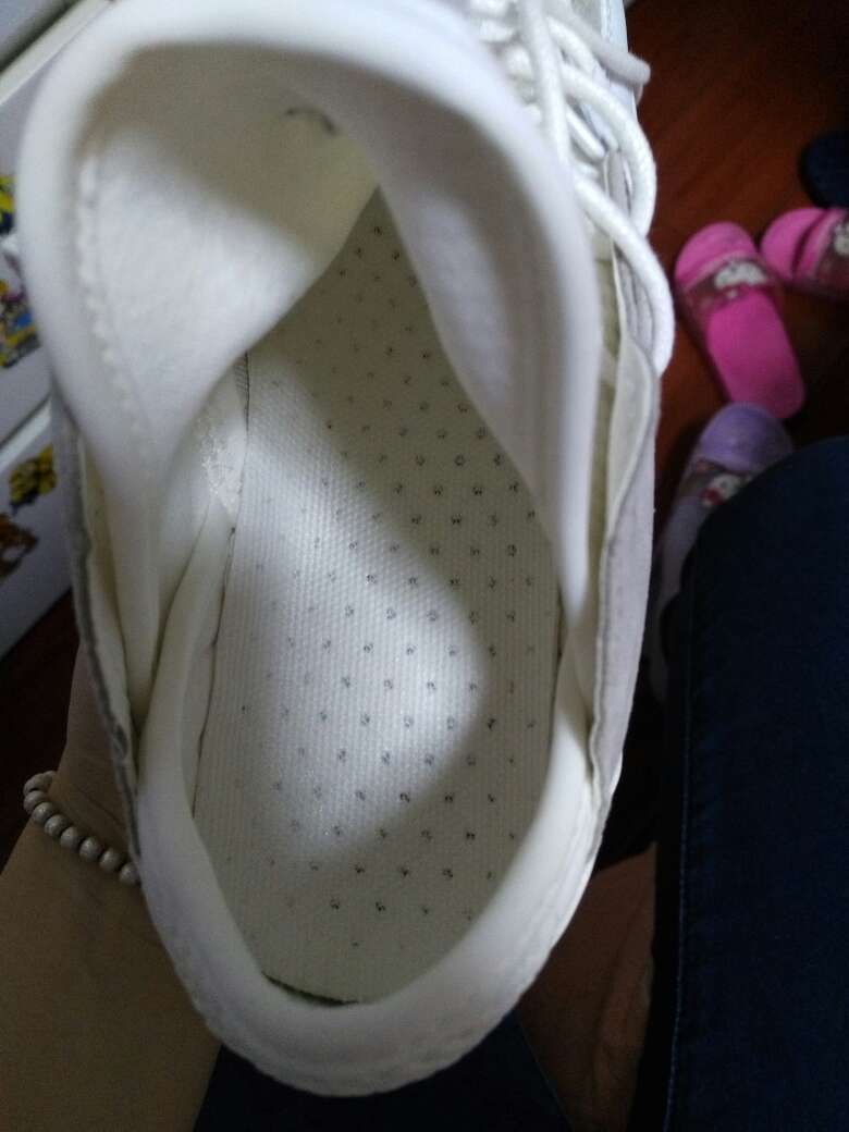 鞋子不错 有点像被穿过的痕迹