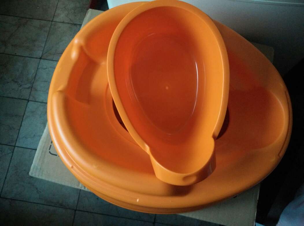 发货很快,快递员每次都帮忙送货上楼。非常感谢!包装很好,质量很不错,小孩坐在上面试了一下,挺方便的