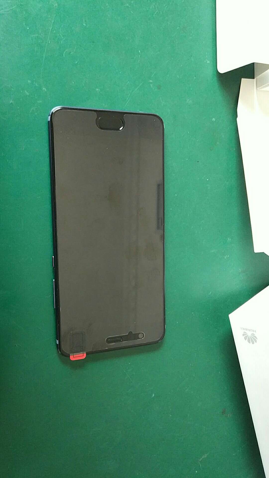 手机使用流畅,指纹解锁秒开,续航正常使用一天没问题,拍照表现不错功能多样。
