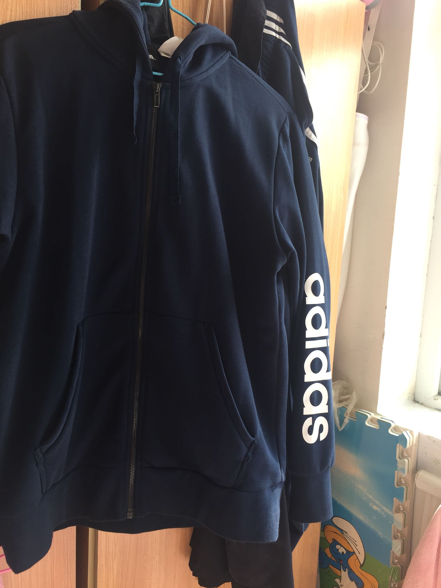质量挺好的,看样子是正品穿着也很舒服。
