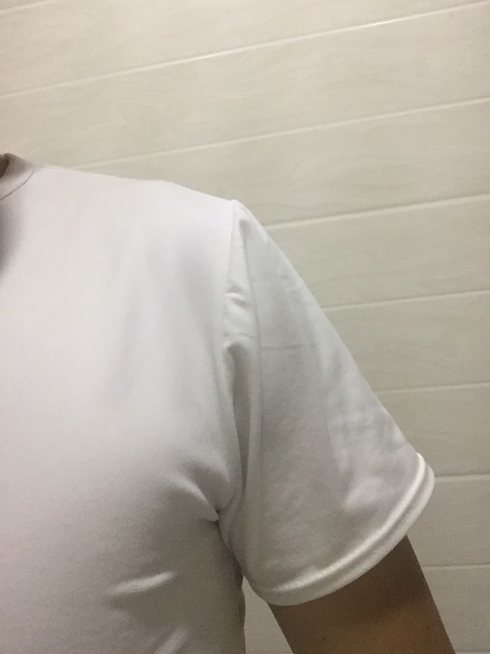 两边不是一样大,这边大,另一比紧紧