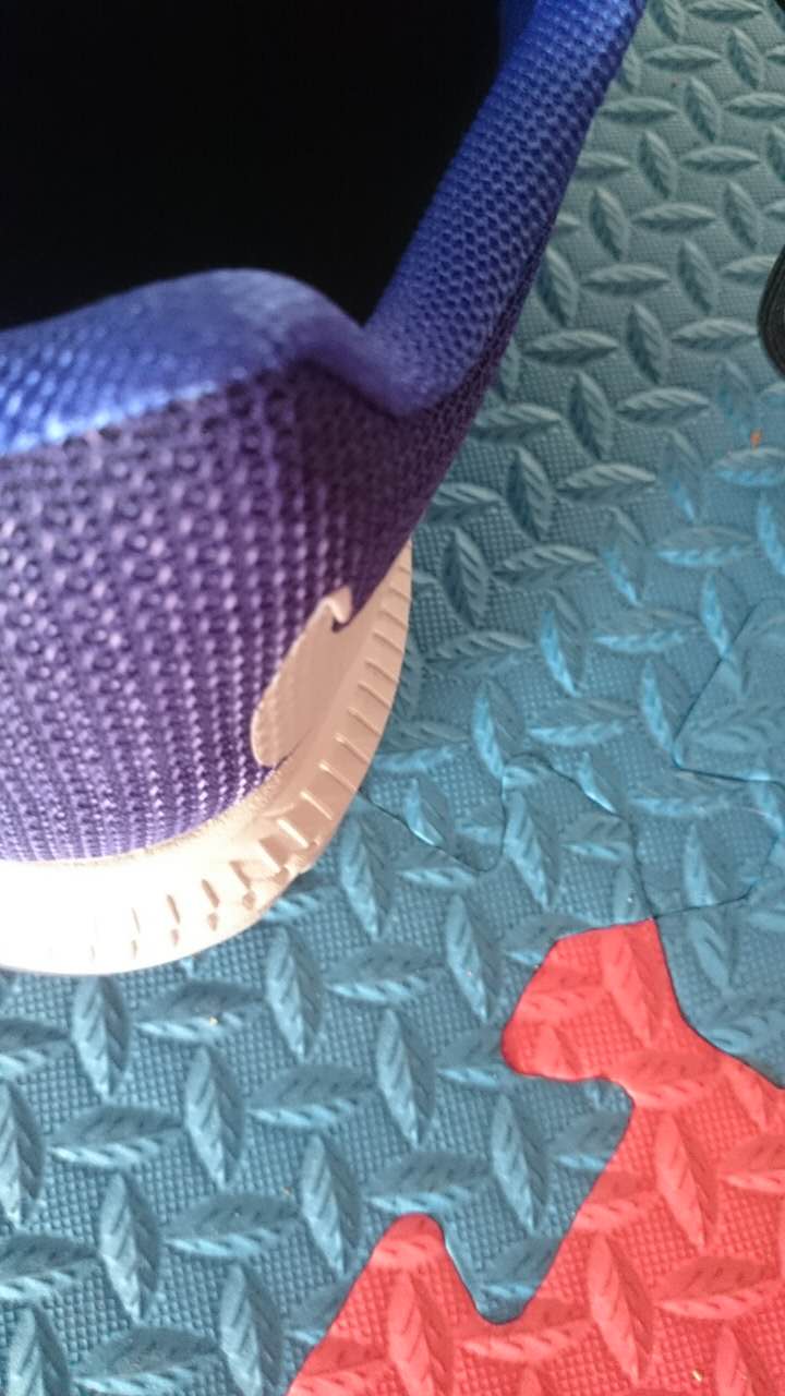 穿着还挺舒服的,可是标有点开胶