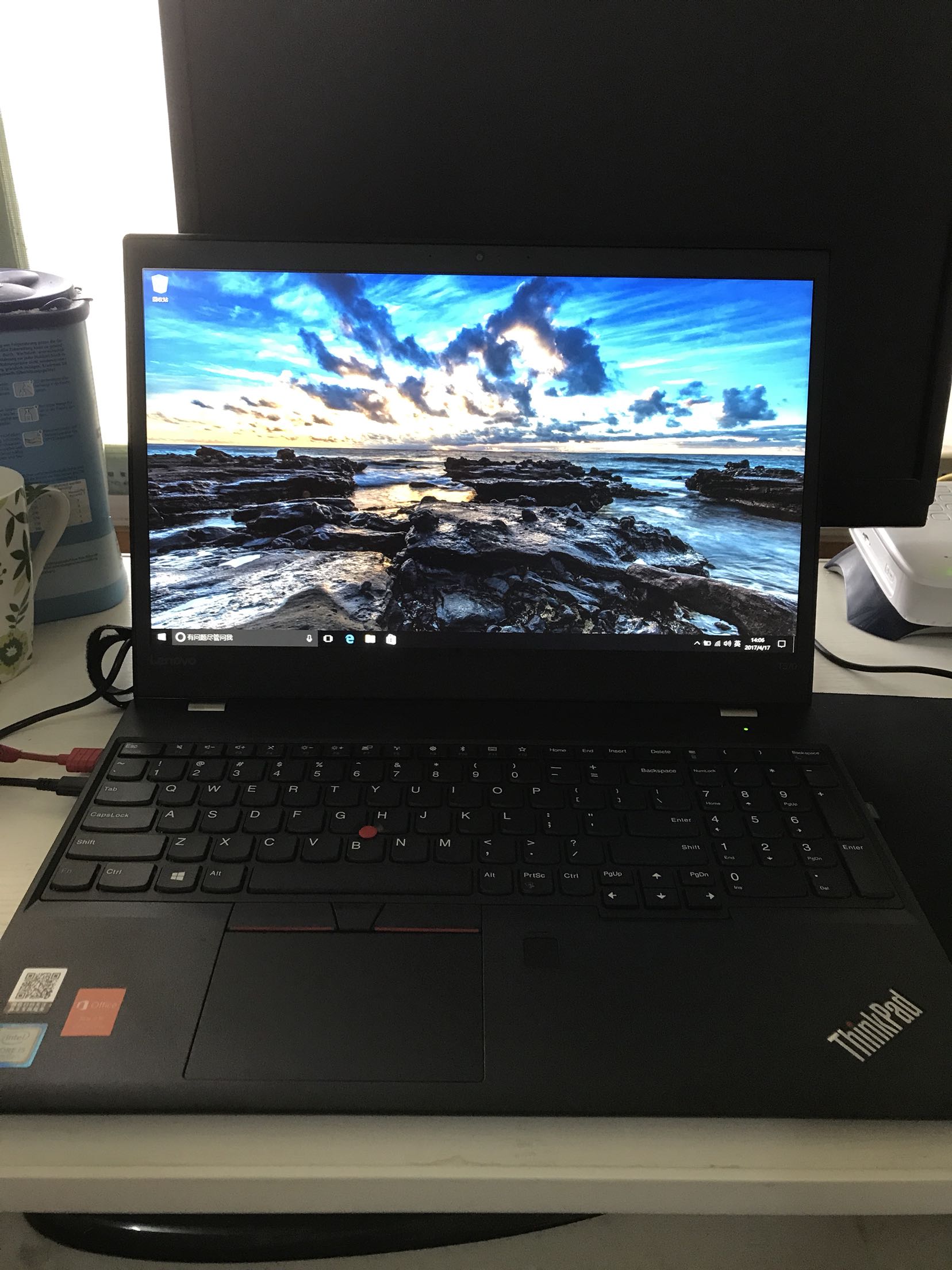 说实话,新的Thinkpad没有期待中的好,键盘手感渣渣