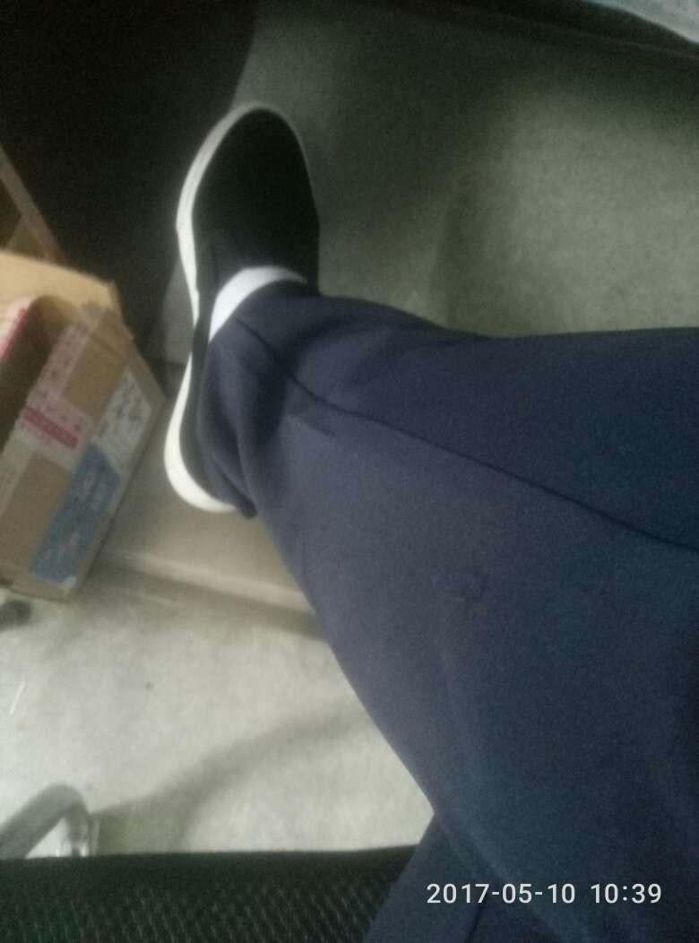 质量不错,穿着舒服,就是感觉脚太细了,像妹子