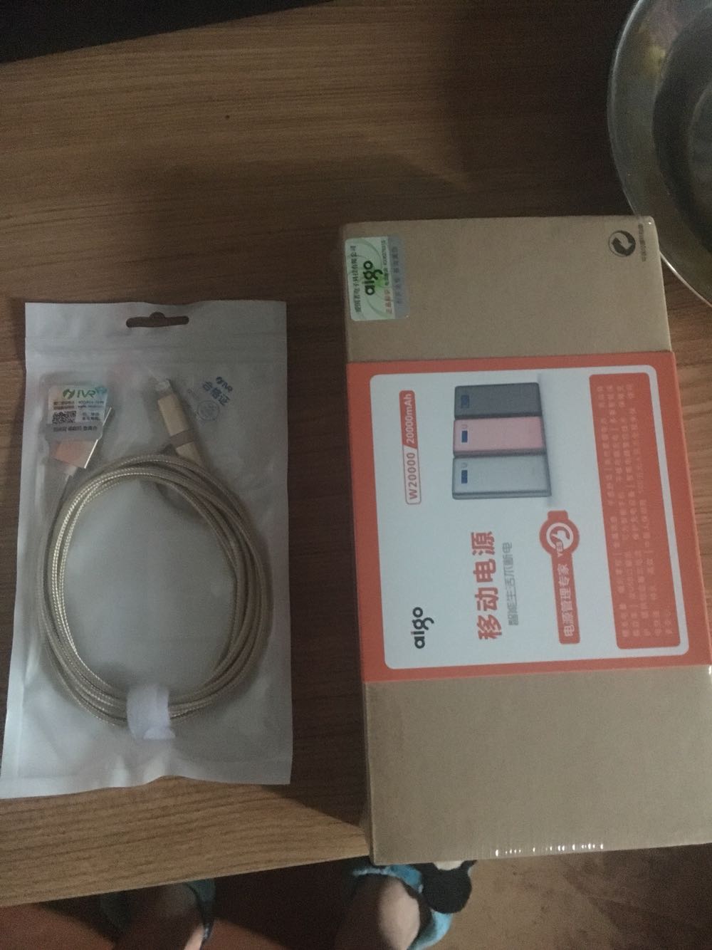 线的质量挺好的,整体感觉不错,要是再有一个灯就好了