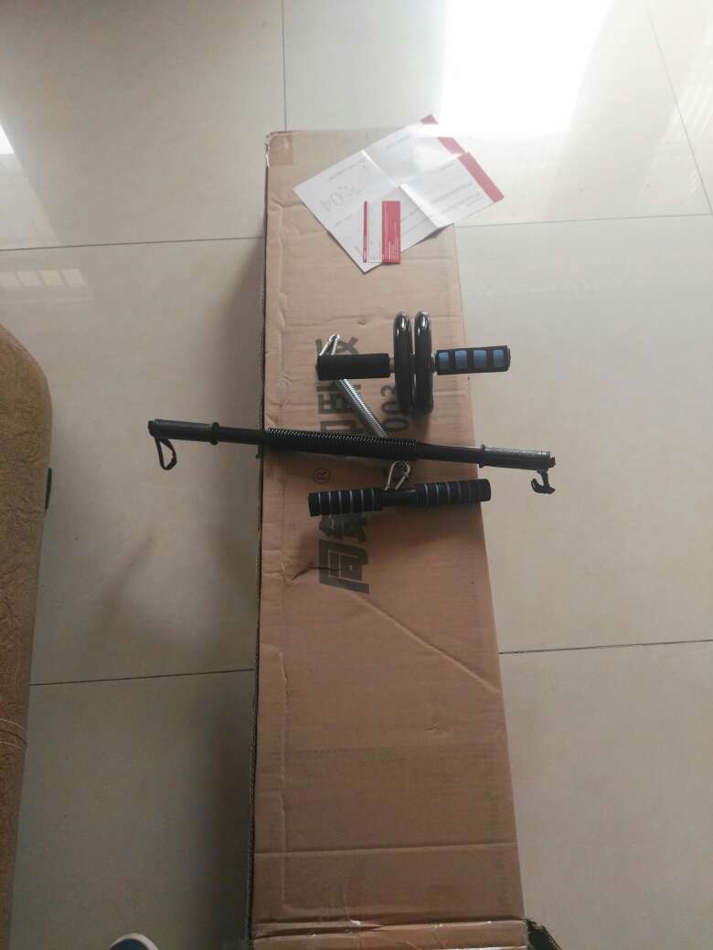 晚上订的,第二天早上就到了。快递小哥很热情的。拿到手,半个小时就安装搞定了。